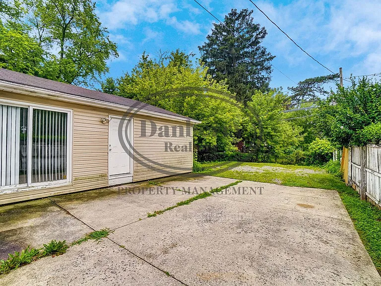 1017 Searles Rd — Photo 32