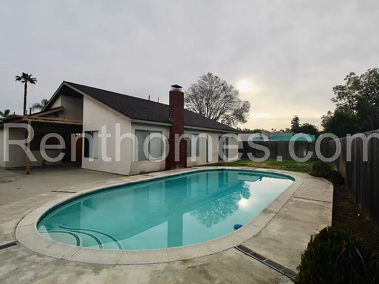 1553 Palomar Dr — Photo 33