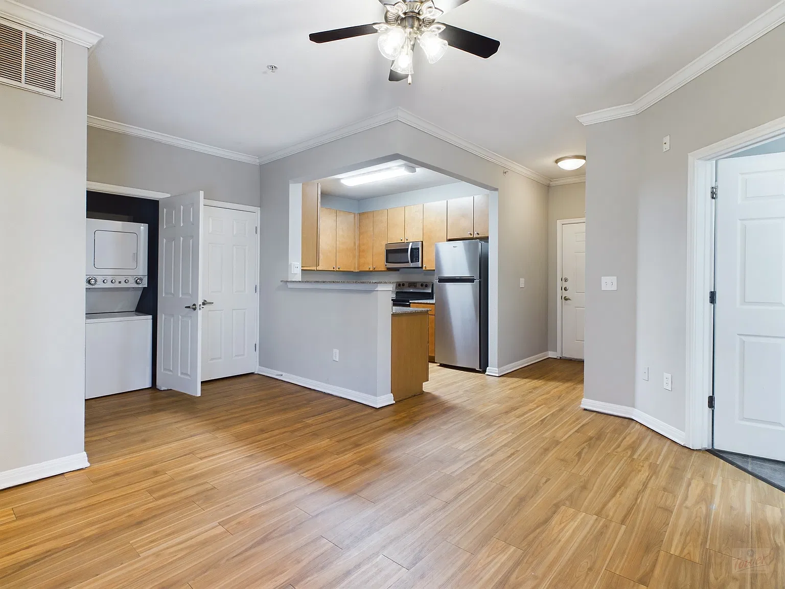 2502 Leon St Apt 415 — Photo 2