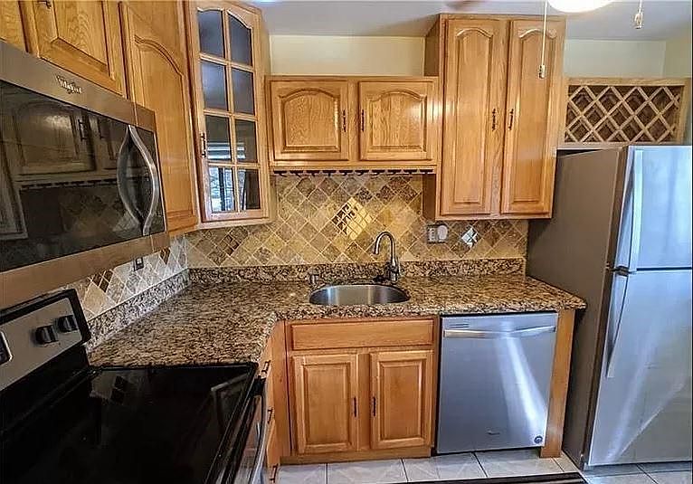 1st image of 514 Gardens Dr APT 204