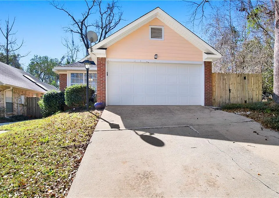 5631 Bentley Ln