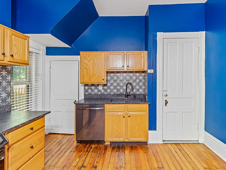 112 W Burnett Ave #1 — Photo 9