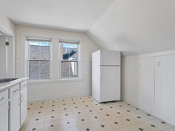 3rd image of 126 Summer St Floor 3