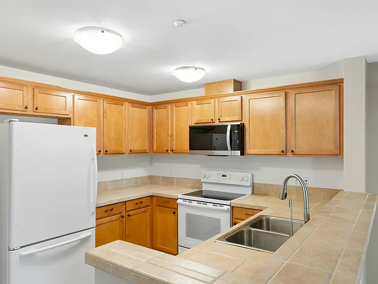 1652 25th Pl NE #203 — Photo 12