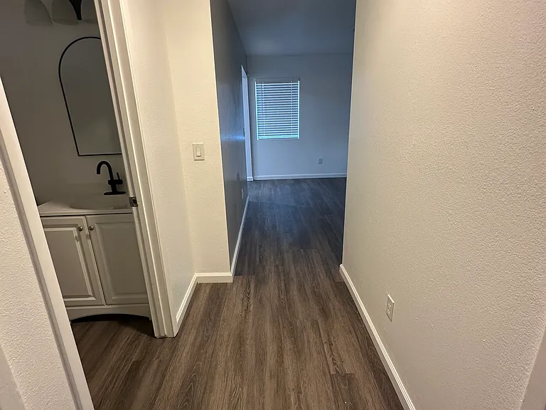 134 E Date St — Photo 9