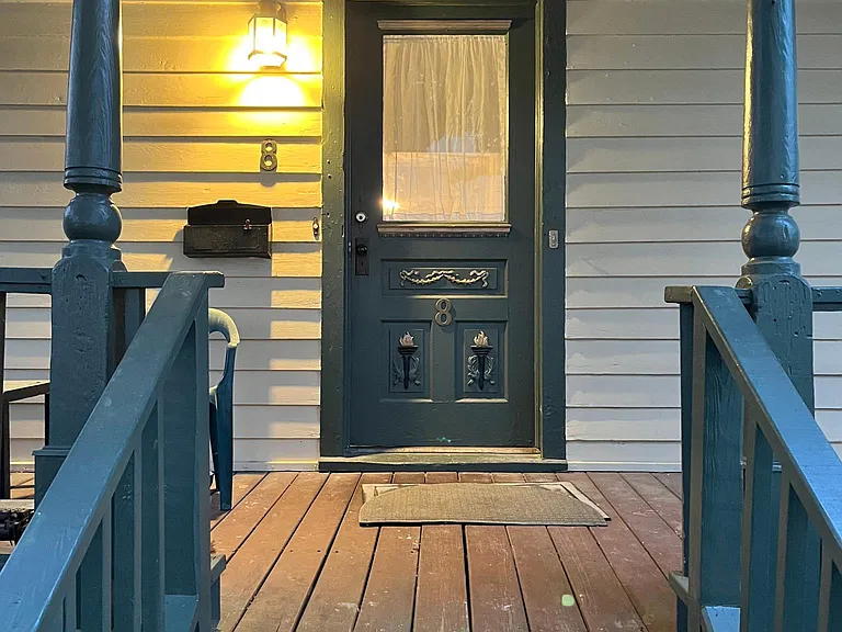 8 Castle St #HOUSE — Photo 2