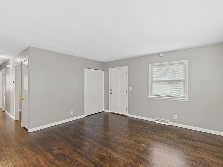 328 Harvard Dr — Photo 8