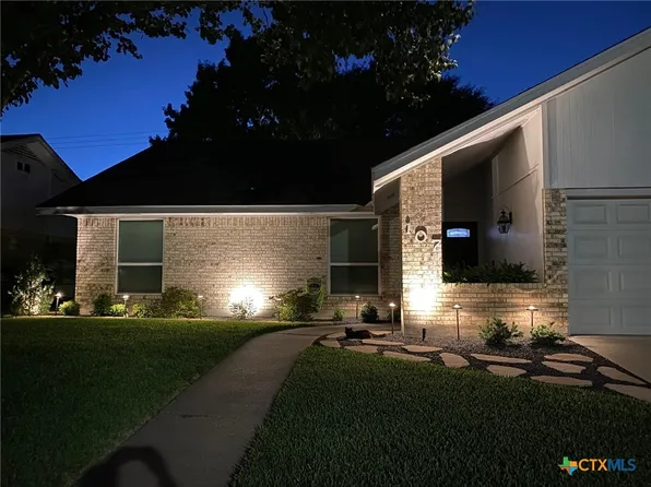 107 Savannah Dr, Victoria, TX 77904