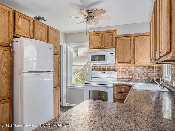 5th image of 1022 N Foster Ave