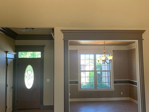 4th image of 202 Camelot Dr
