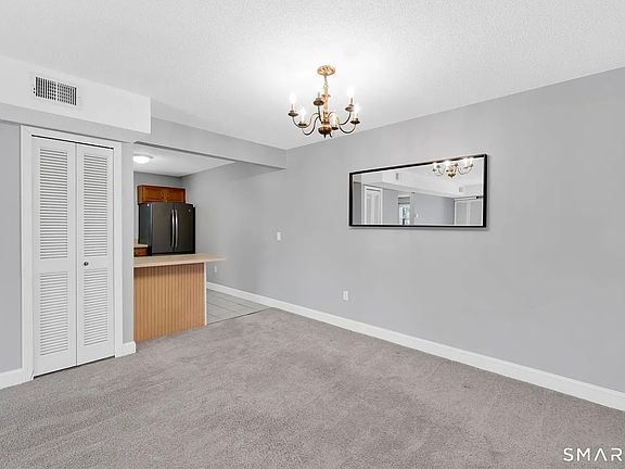 4th image of 1011 Twin Circle Dr #10