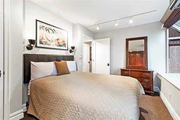 Sold by R New York | media 11