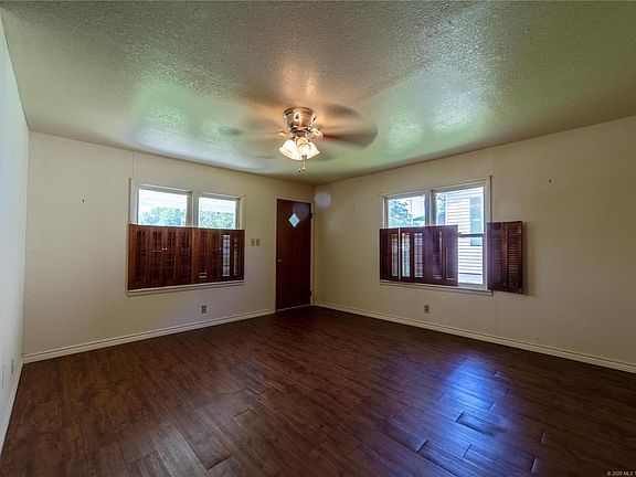 5th image of 319 E Park Ave