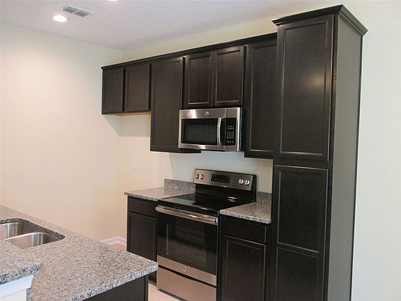 4th image of 116 Moultrie Village Ln