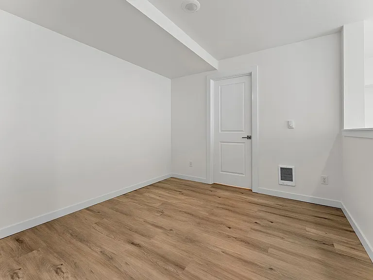 1820 NE Davis St #203 — Photo 23