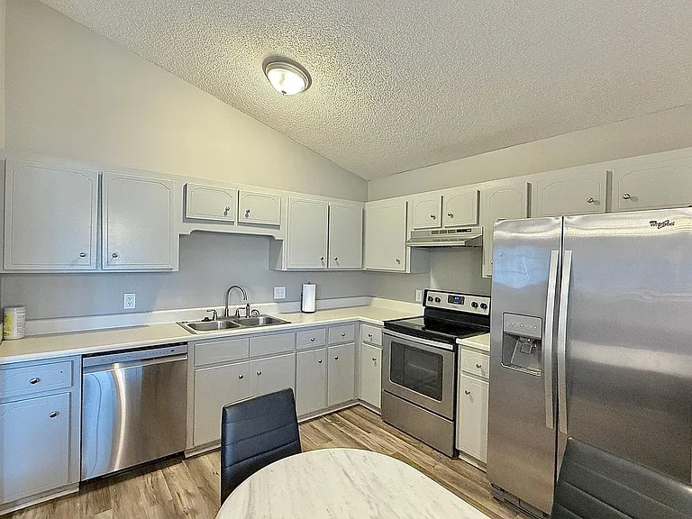 1233 Riyadh Rd — Photo 9