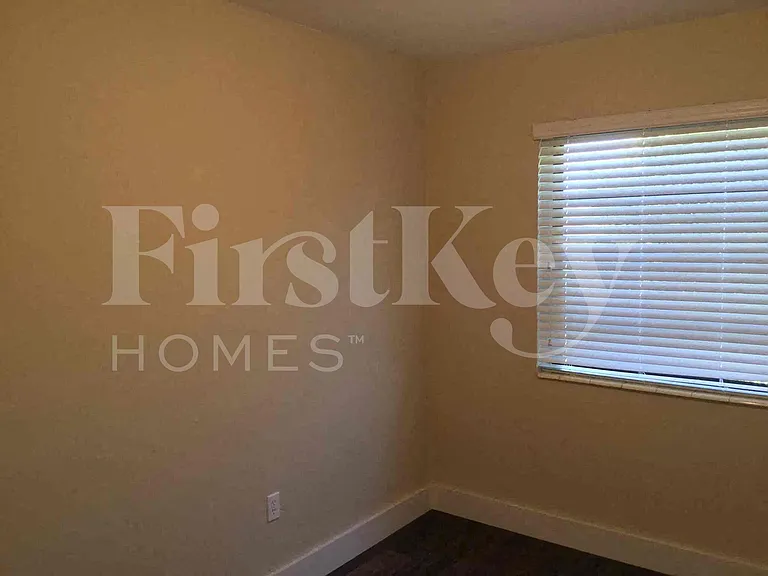 10020 SW 37th St — Photo 14