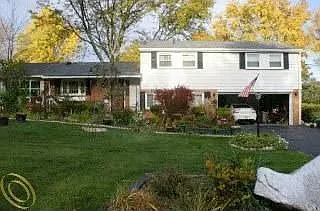30248 Pipers Ln photo 1