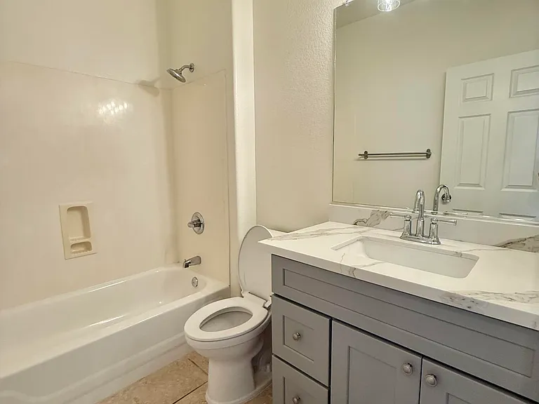 6558 W Townley Ave — Photo 11