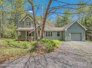 67 Bender Rd, Gouldsboro, PA 18424