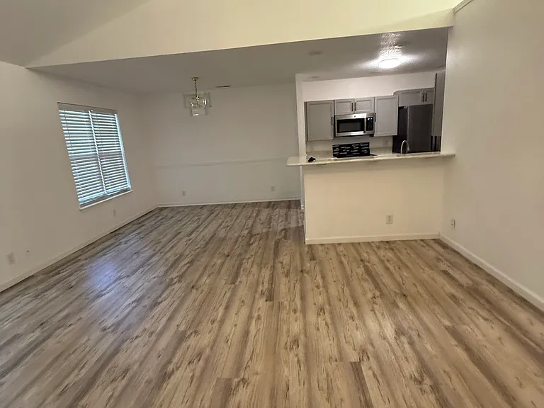898 Azalea Ct — Photo 7