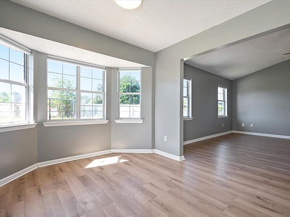 5th image of 756 Melissa Dr