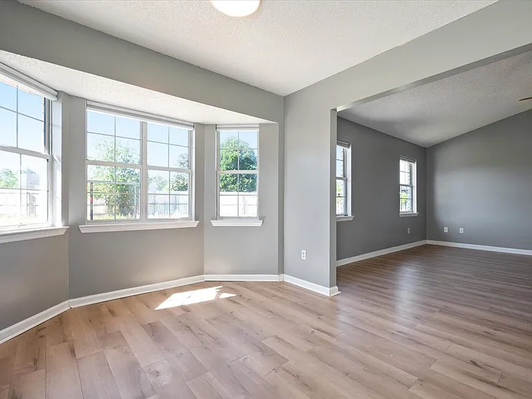 756 Melissa Dr — Photo 5