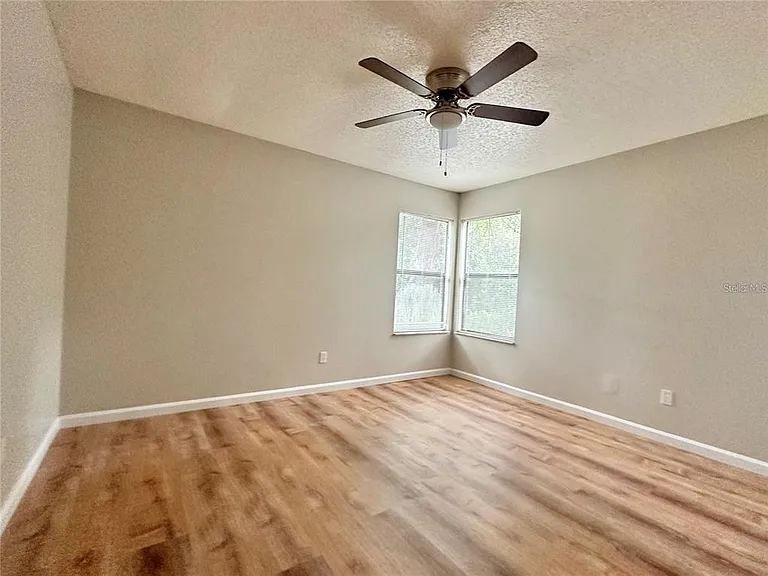 896 Mentmore Cir — Photo 11