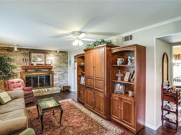 4th image of 8462 Birchcroft Dr