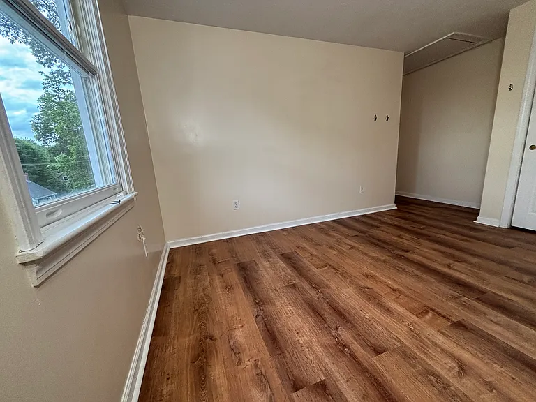 118 Montclair Ave — Photo 10