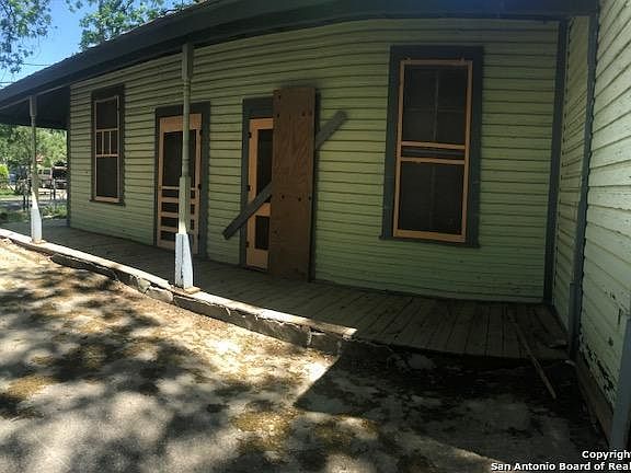 4th image of 126 Camargo St