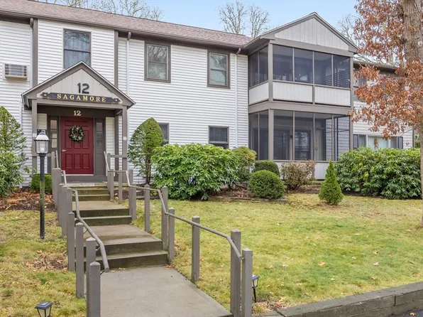 14 Harold St APT 12E, Harwich Port, MA 02646