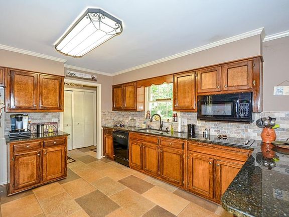 4th image of 140 Harrington Ln