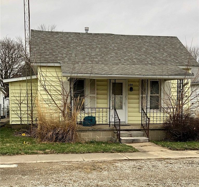 1st image of 104 E North Main St