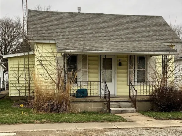 104 E North Main St, Oakwood, IL 61858