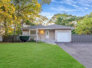 14 Bullard St, Mastic, NY 11950