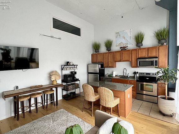 5th image of 401 W Shoreline Dr Unit 254