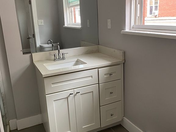 4th image of 206 S 3rd Ave #1