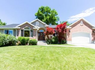 915 S Whisperwood Cv, Kaysville, UT 84037