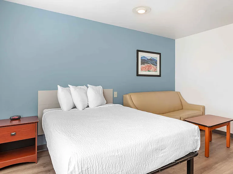 Deluxe Studio - 1 Full Bed