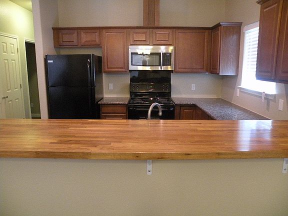 3rd image of 512 W San Antonio St #102