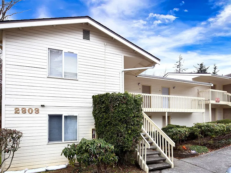 2303 Taylor Ave — Photo 11
