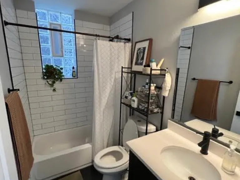 1317 W Erie St #3R — Photo 5