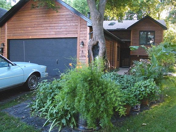 3rd image of 1719 Slater Ln