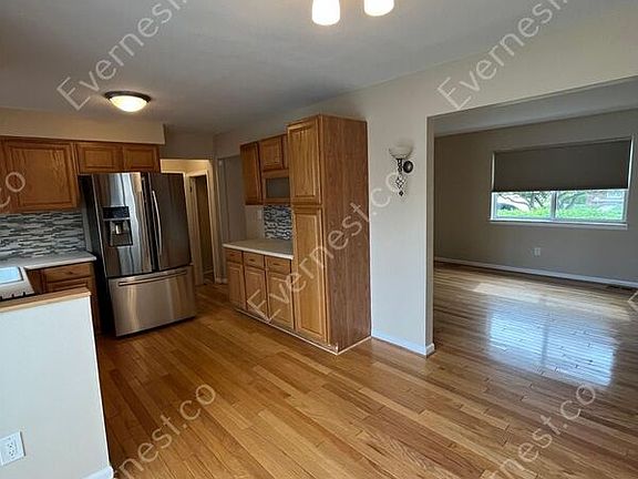 4th image of 30704 Osmun Ave