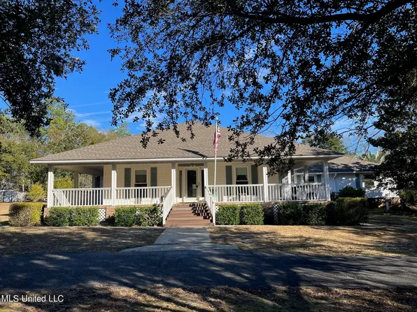 10099 Woodlands Dr, Biloxi, MS 39532