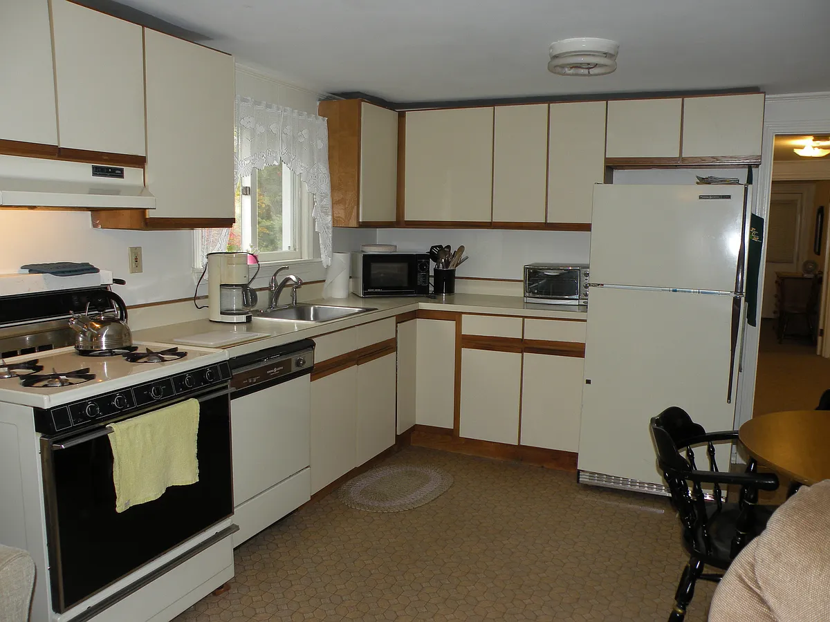 Building Photo - 11 Oceanside Ave #B