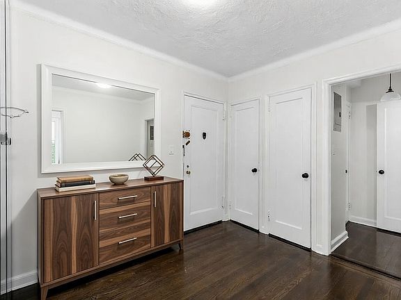4th image of 310 W 55th St APT 1L