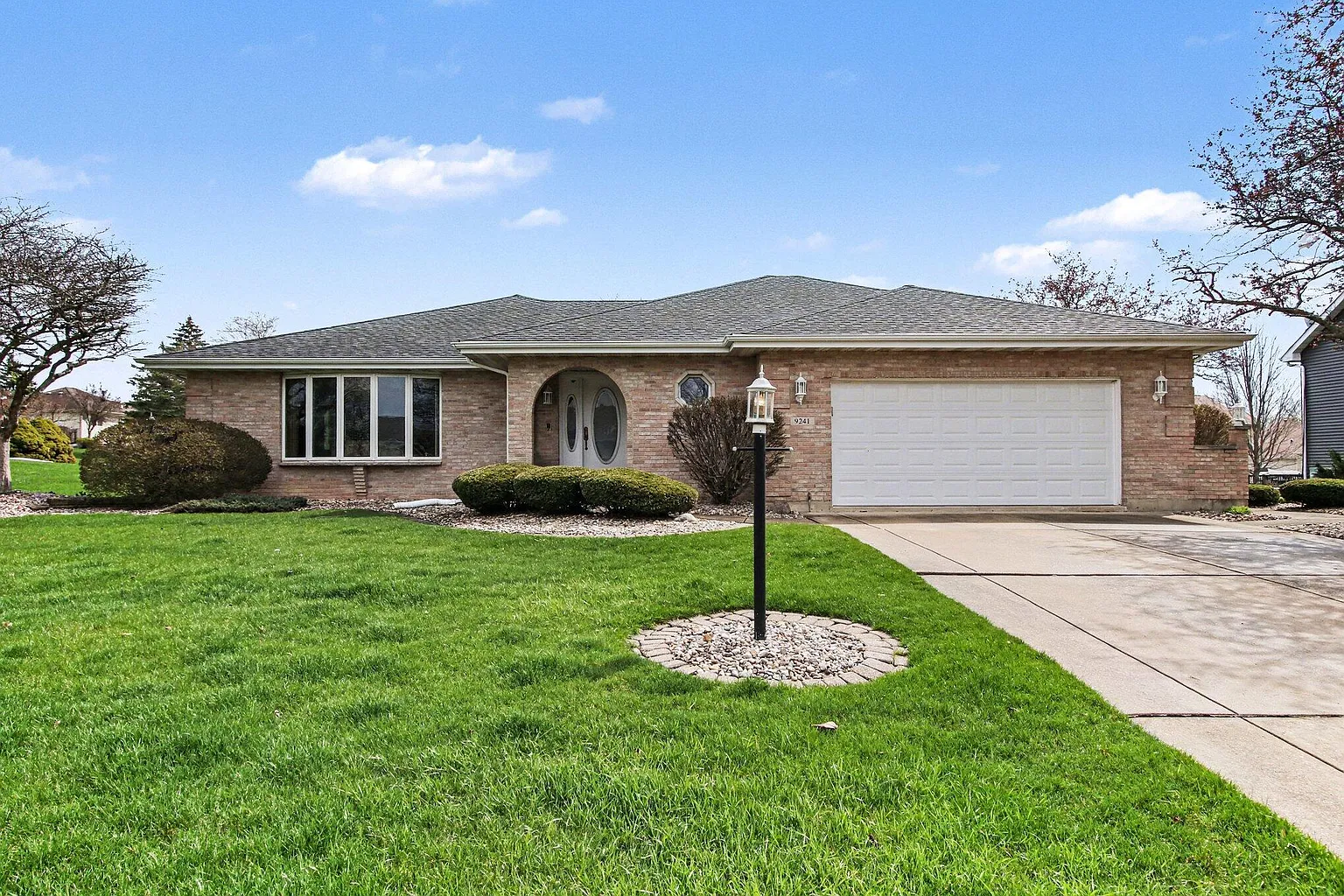 9241 Monix Dr photo 1