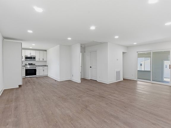 5th image of 303 Dudley St